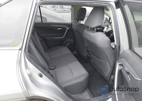 2019 Toyota Rav4 Xle z USA, uszkodzony, nr VIN JTMP1RFV0KD024555